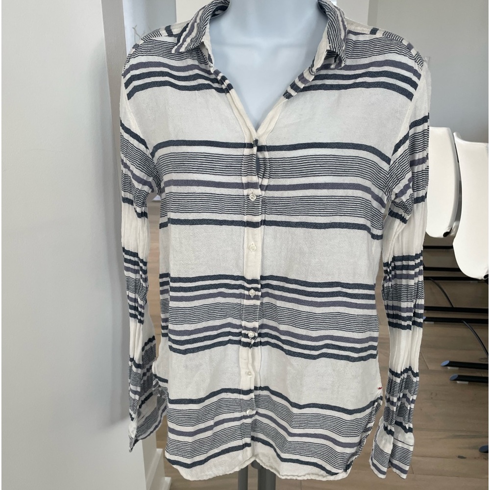 XiRena Button up gauze shirt